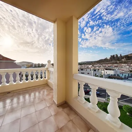 Great View, Heated Pool, Cool Design - Castle Harbour In Cristianos