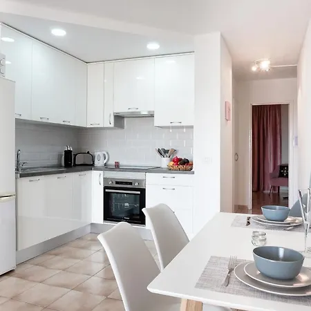 Great View, Heated Pool, Cool Design - Castle Harbour In Cristianos Apartment
