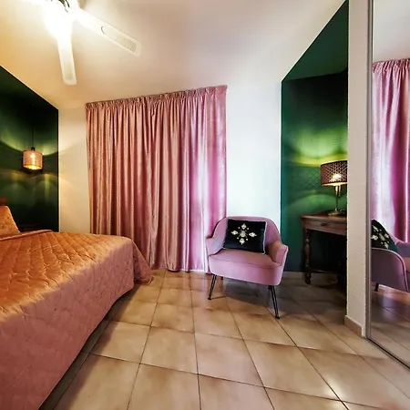 Great View, Heated Pool, Cool Design - Castle Harbour In Cristianos